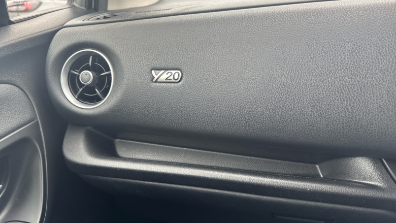 Toyota Yaris 1.5 VVT-i Y20 5dr [Bi-tone] Petrol Hatchback